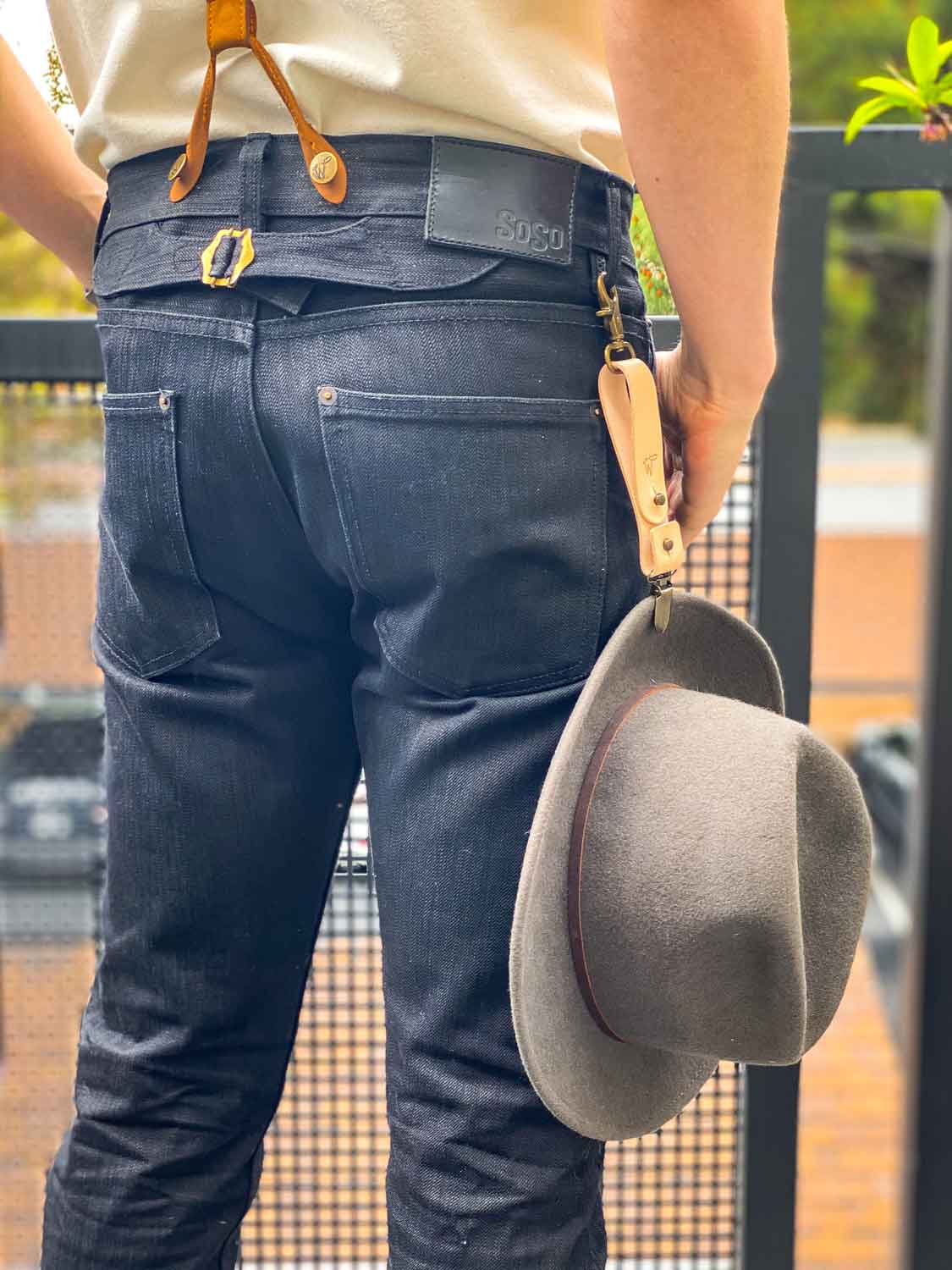 Hat Suspender Leather No. A22